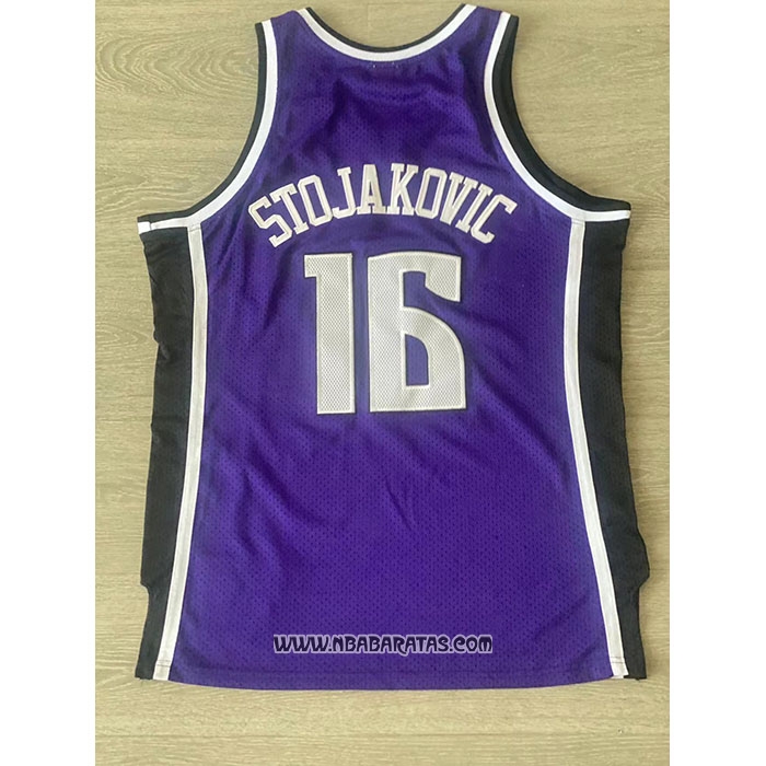 Camiseta Sacramento Kings Peja Stojakovic #16 Mitchell & Ness 2002-03 Violeta